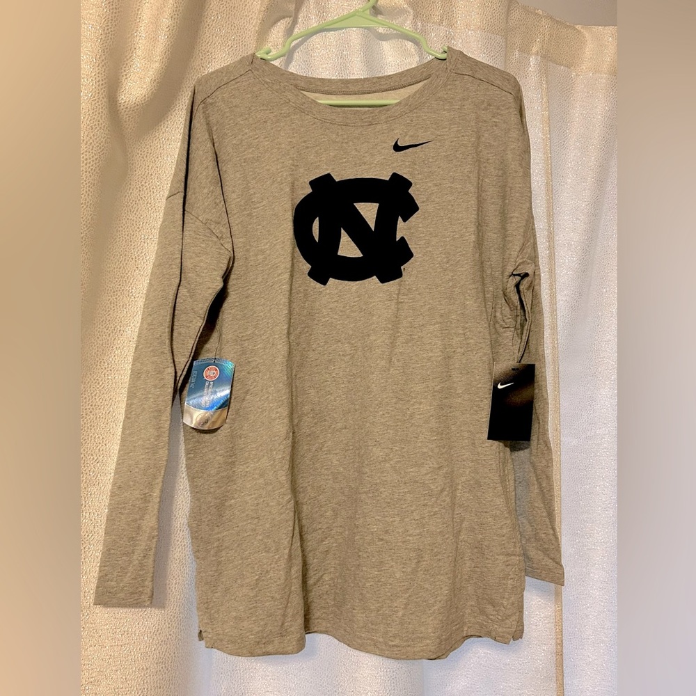 Nike UNC ladies shirt L Tarheels
